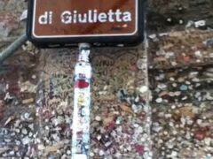 Continua il degrado alla Casa di Giulietta, ma la politica è sparita Continua il degrado alla Casa di Giulietta, ma la politica è sparita