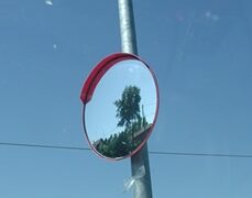 Quartieri dimenticati: da due anni Borgo Milano attende gli specchi Quartieri dimenticati: da due anni Borgo Milano attende gli specchi