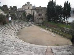Una festa privata al Teatro Romano? Nessun problema, se c’è Mastercard… Una festa privata al Teatro Romano? Nessun problema, se c’è Mastercard…