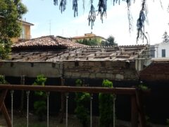 Rimosso il tetto in eternit che spioveva sul cortile dell’asilo in Via Agrigento Rimosso il tetto in eternit che spioveva sul cortile dell’asilo in Via Agrigento