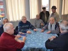 Un centro anziani per ogni quartiere: completare la rete cittadina Un centro anziani per ogni quartiere: completare la rete cittadina