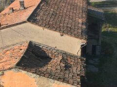 Mentre l’amministrazione dorme, la casa colonica del Saval cade a pezzi Mentre l’amministrazione dorme, la casa colonica del Saval cade a pezzi