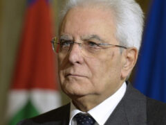 Sit-in in difesa della Costituzione e in solidarietà al Presidente Mattarella Sit-in in difesa della Costituzione e in solidarietà al Presidente Mattarella