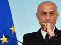GOVERNARE L’IMMIGRAZIONE Da necessità a opportunità per un continente “vecchio” Giovedì alla Festa dell’Unità di Quinzano dialogo con Marco Minniti GOVERNARE L’IMMIGRAZIONE Da necessità a opportunità per un continente “vecchio” Giovedì alla Festa dell’Unità di Quinzano dialogo con Marco Minniti