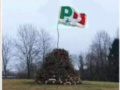 I piccoli fans di Jan Palach invitano ad appiccare il fuoco al Pd… I piccoli fans di Jan Palach invitano ad appiccare il fuoco al Pd…