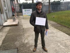 Come spende i nostri soldi Agsm? Stamattina sit-in davanti agli sportelli di Lungadige Galtarossa Come spende i nostri soldi Agsm? Stamattina sit-in davanti agli sportelli di Lungadige Galtarossa