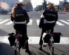 Sicurezza? Tagliato il servizio di vigilanza in parchi e giardini per finanziare il parco auto comunale. Il Pd: “Periferie penalizzate, si vari finalmente il vigile di quartiere” Sicurezza? Tagliato il servizio di vigilanza in parchi e giardini per finanziare il parco auto comunale. Il Pd: “Periferie penalizzate, si vari finalmente il vigile di quartiere”