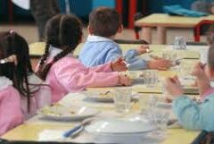 Verme nei fagiolini, parte male il primo giorno di mensa scolastica Verme nei fagiolini, parte male il primo giorno di mensa scolastica