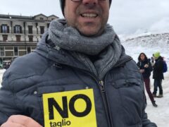 LESSINIA Migliaia in marcia per il Parco Zardini: «Ora stop al taglio e più risorse della Regione per rilanciare lo sviluppo sostenibile e favorire le attività degli abitanti» LESSINIA Migliaia in marcia per il Parco Zardini: «Ora stop al taglio e più risorse della Regione per rilanciare lo sviluppo sostenibile e favorire le attività degli abitanti»