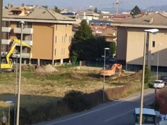 Sporcizia e cantieri infiniti: tra via Pirandello, Pascoli e Verga cittadini in ostaggio da quasi 10 anni Sporcizia e cantieri infiniti: tra via Pirandello, Pascoli e Verga cittadini in ostaggio da quasi 10 anni