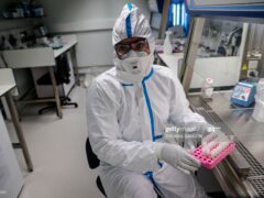 CORONAVIRUS Prima i tamponi al personale sanitario Il Pd chiede di concentrare i test su chi ne ha più bisogno: medici e infermieri CORONAVIRUS Prima i tamponi al personale sanitario Il Pd chiede di concentrare i test su chi ne ha più bisogno: medici e infermieri