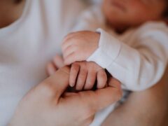 Al centro devono esserci loro: LE DONNE e i BAMBINI e BAMBINE che stanno per nascere. Al centro devono esserci loro: LE DONNE e i BAMBINI e BAMBINE che stanno per nascere.