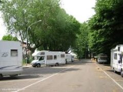 Perché l’area camper nel cuore di San Michele? Non ha alcun senso Perché l’area camper nel cuore di San Michele? Non ha alcun senso