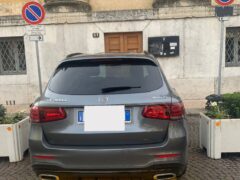 Torna Maschio in versione Marchese del Grillo: parcheggia in zona rimozione Torna Maschio in versione Marchese del Grillo: parcheggia in zona rimozione