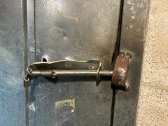 Nuova scorribanda di vandali nelle case Agec di via Maddalena al Saval L’appello ad Agec e al Sindaco: “Garantire sicurezza e decoro degli inquilini!” Nuova scorribanda di vandali nelle case Agec di via Maddalena al Saval L’appello ad Agec e al Sindaco: “Garantire sicurezza e decoro degli inquilini!”