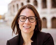 Padovani inaugura Piazza Dall’Oca Bianca ma esclude la scuola comunale. Padovani inaugura Piazza Dall’Oca Bianca ma esclude la scuola comunale.