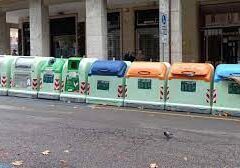 VERONA FANALINO DI CODA NELLA RACCOLTA RIFIUTI? DIFFERENZIATA ABBANDONATA DA 15 ANNI VERONA FANALINO DI CODA NELLA RACCOLTA RIFIUTI? DIFFERENZIATA ABBANDONATA DA 15 ANNI