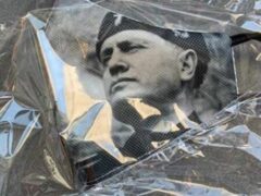 FASCISMO  Prefettura e magistratura sequestrino mascherine con volto Mussolini  Zardini: «Infangato nome della città Medaglia d’Oro per la Resistenza»